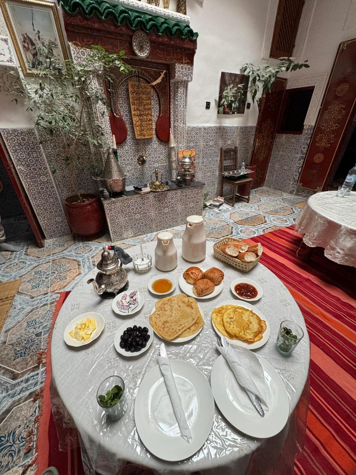 Dar Enouiina Hotel Фес Екстериор снимка
