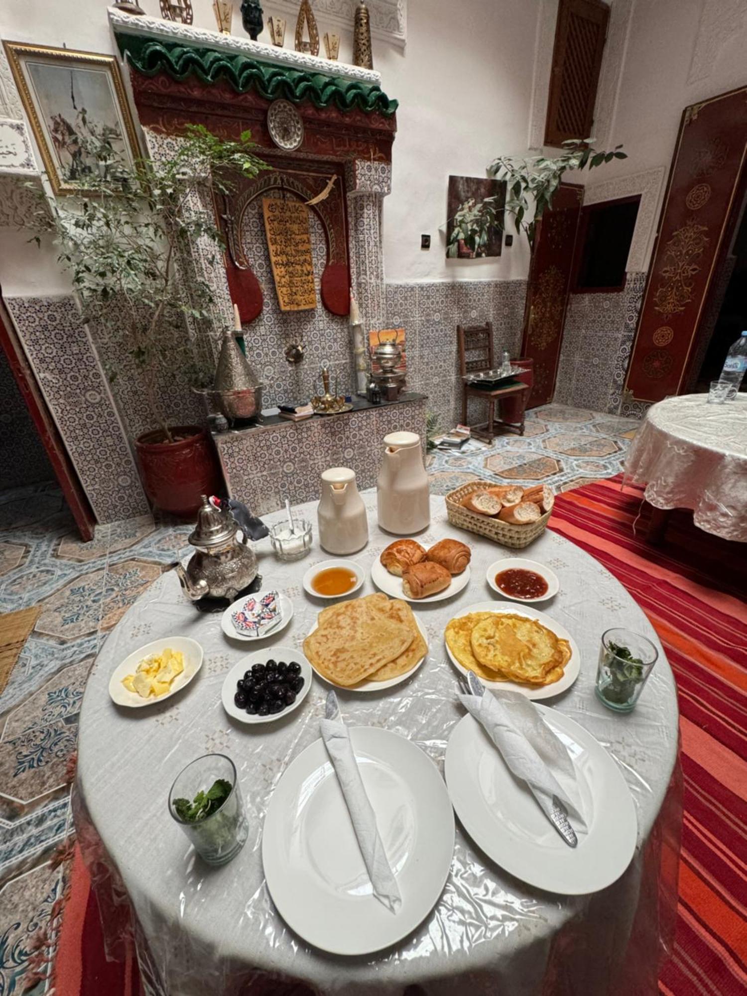 Dar Enouiina Hotel Фес Екстериор снимка